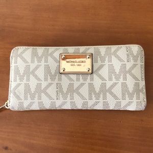 Michael Kors Jet Set Wallet